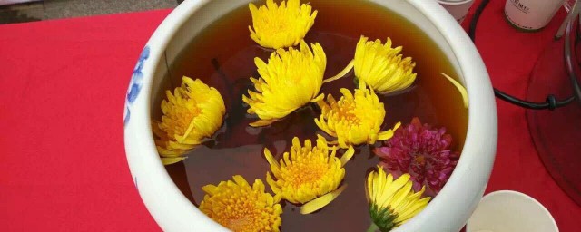 菊花泡酒有什么作用与功效 菊花泡酒的作用与功效介绍